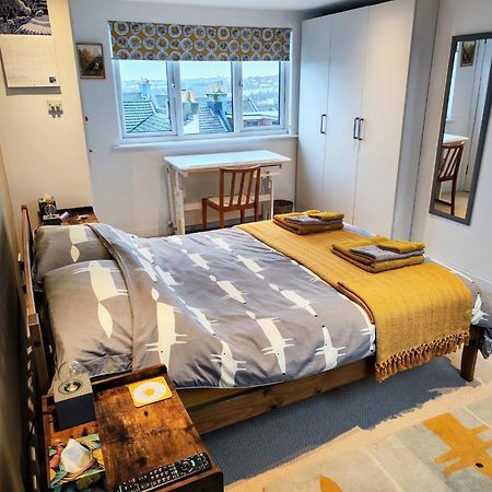 Large Light Loft Room - En Suite 브라이턴 외부 사진