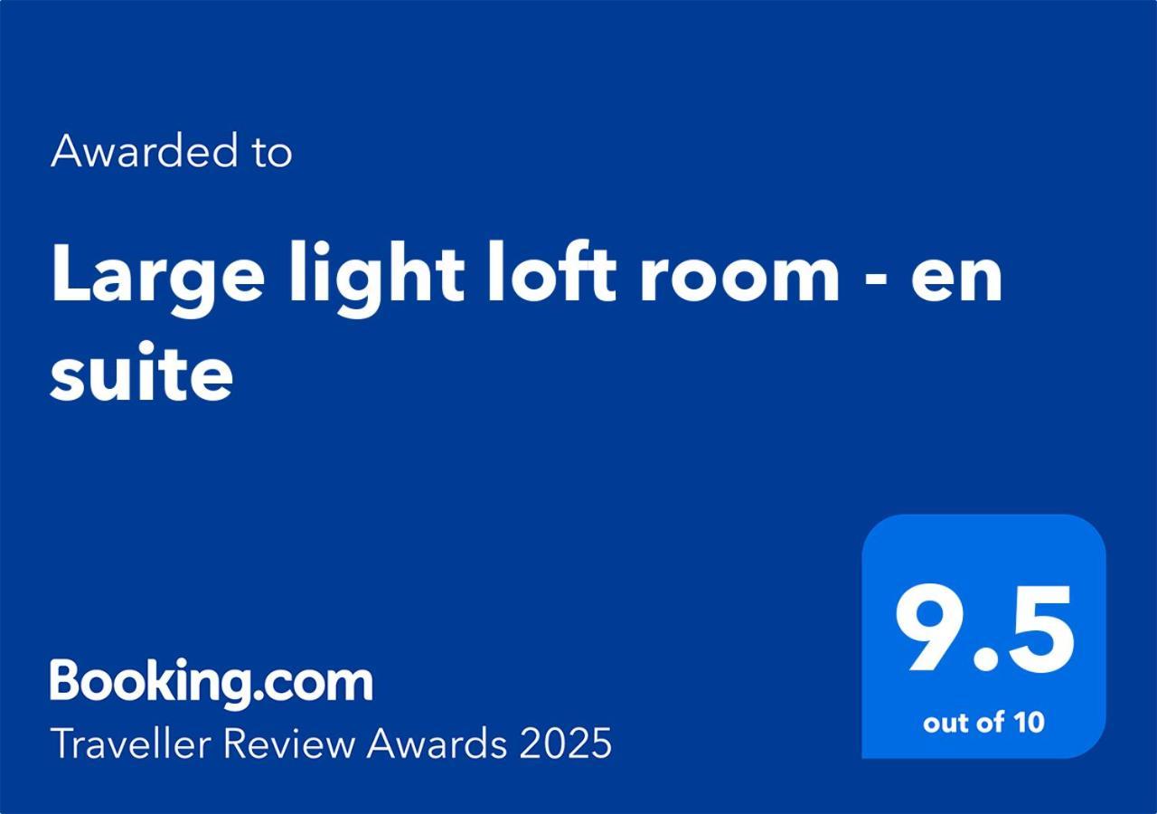 Large Light Loft Room - En Suite 브라이턴 외부 사진